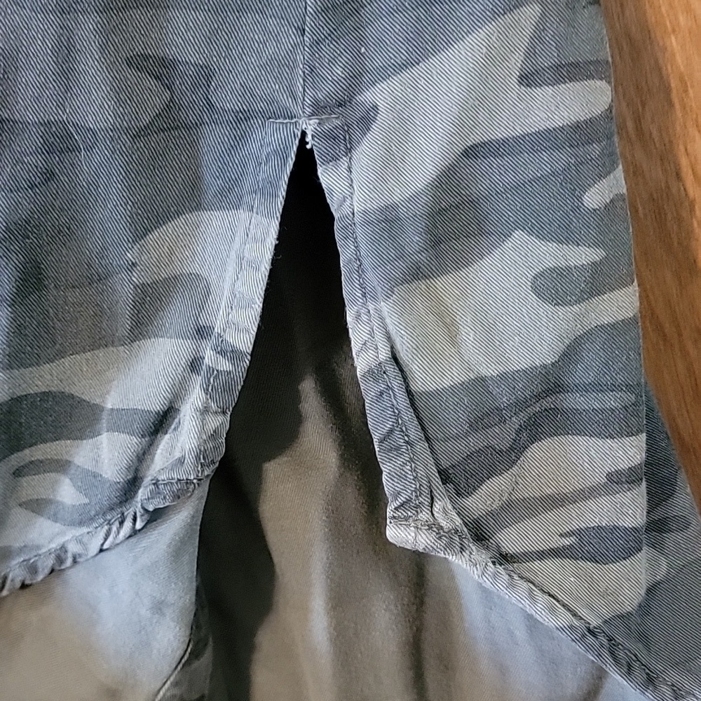 Camouflage Button-Up Shirt - Picture 5 of 6
